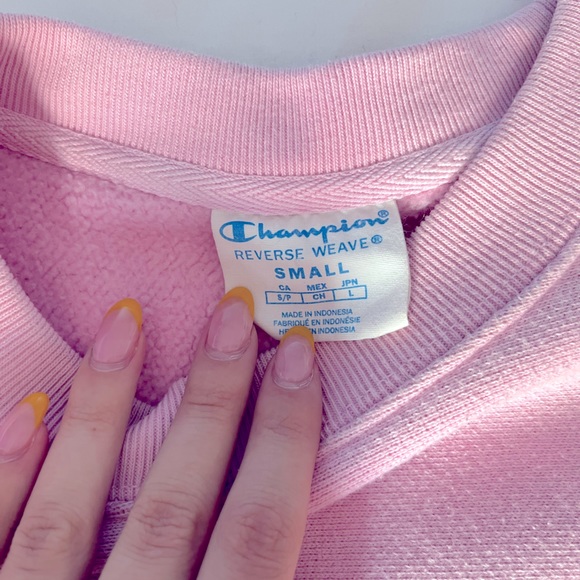 Size small, a bit baggy, pink champion crop sweater - Picture 2 of 2